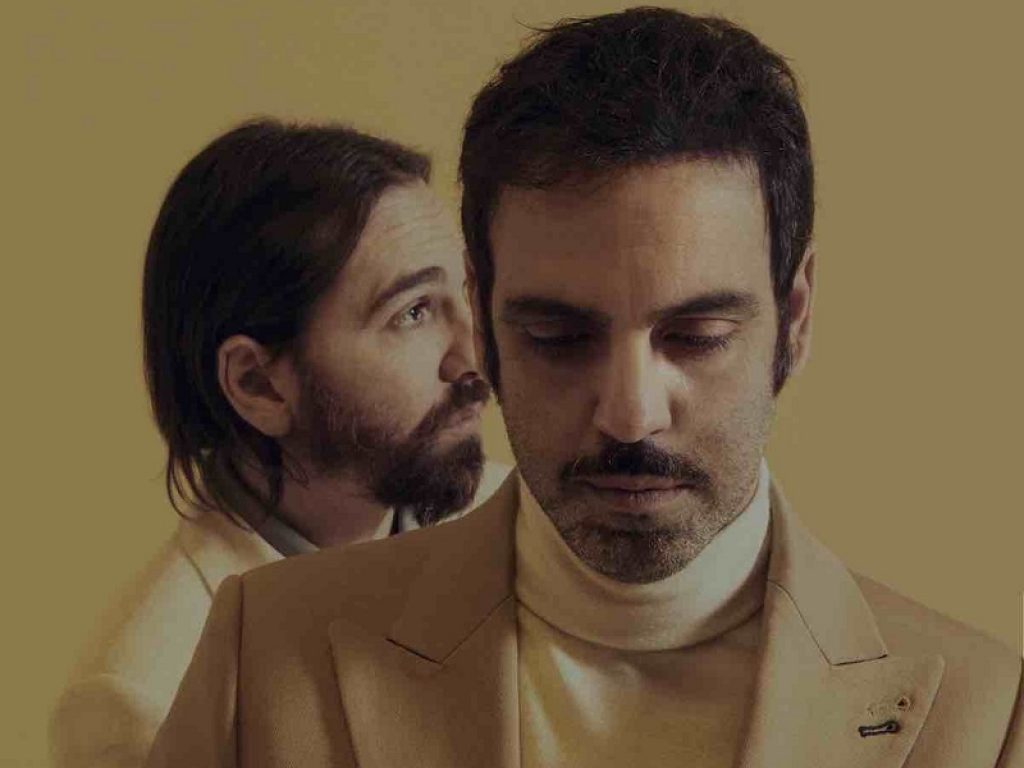 I due cantanti Colapesce e DiMartino autori di Musica Leggerissima