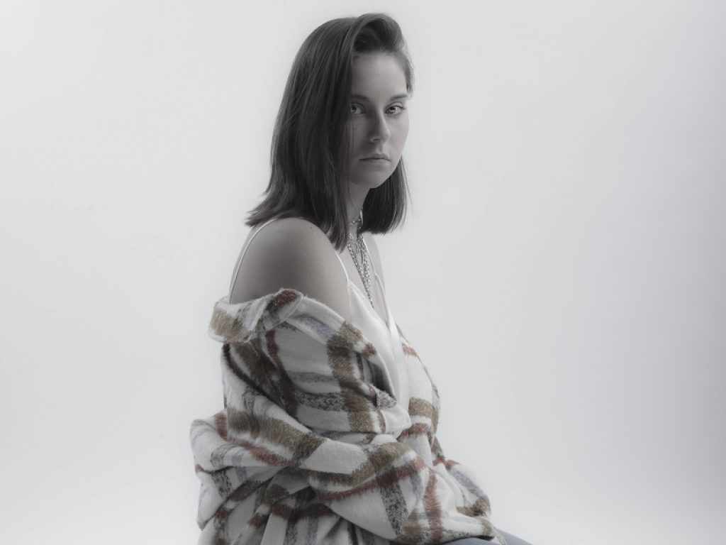 La cantante Dilemma di profilo, musica