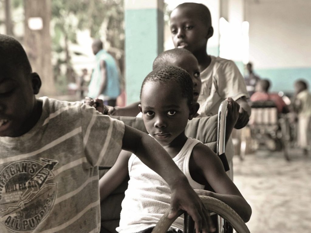 Dokita Onlus lancia l'iniziativa "Tutti Uguali" per fornire cure mediche, accoglienza e supporto scolastico ai bambini disabili del Camerun