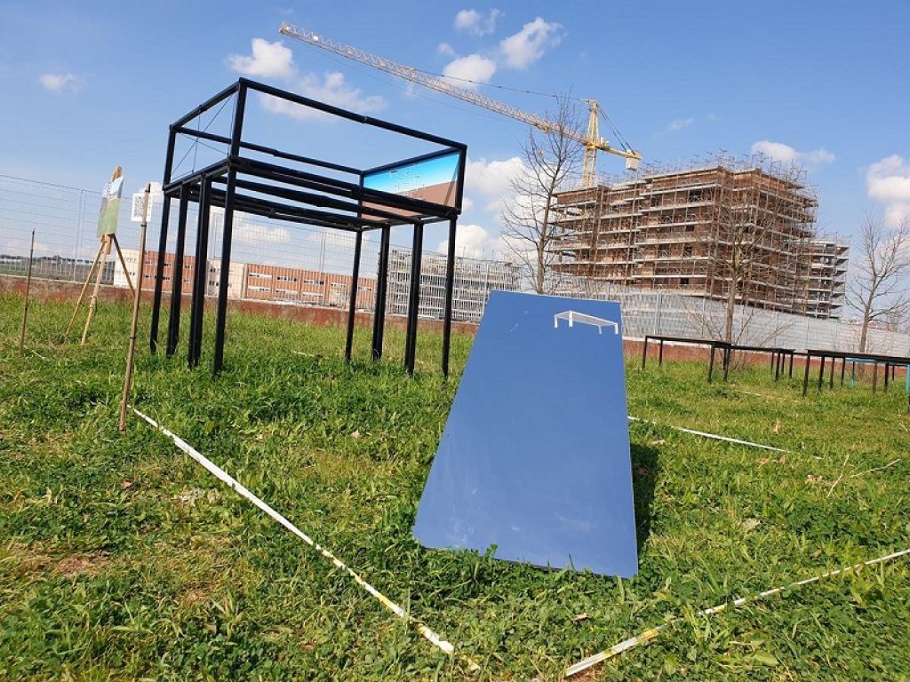 All'IIS Via Roma 298 i banchi doppi diventano opere d'arte