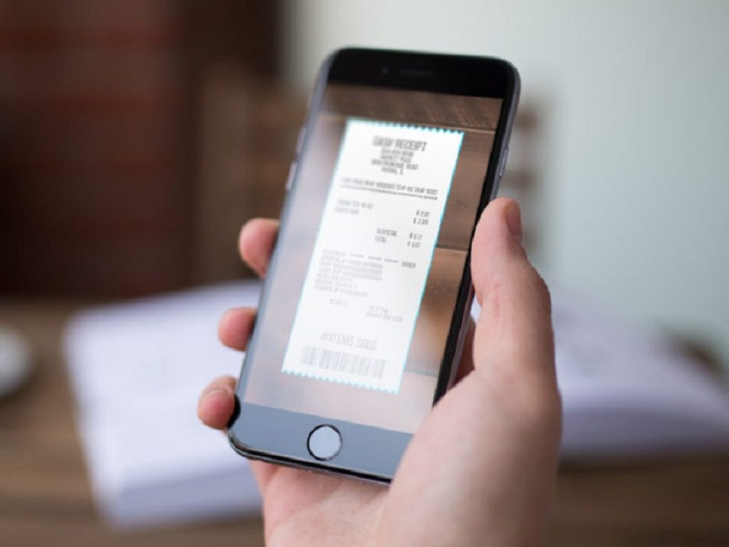 Uno smartphone con l’OCR di un PDF con PDFelement
