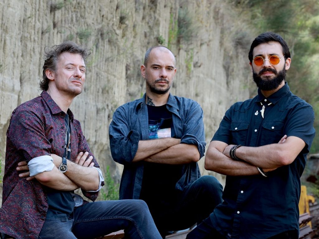 Una foto dei Pillheads i tre cantanti in posa