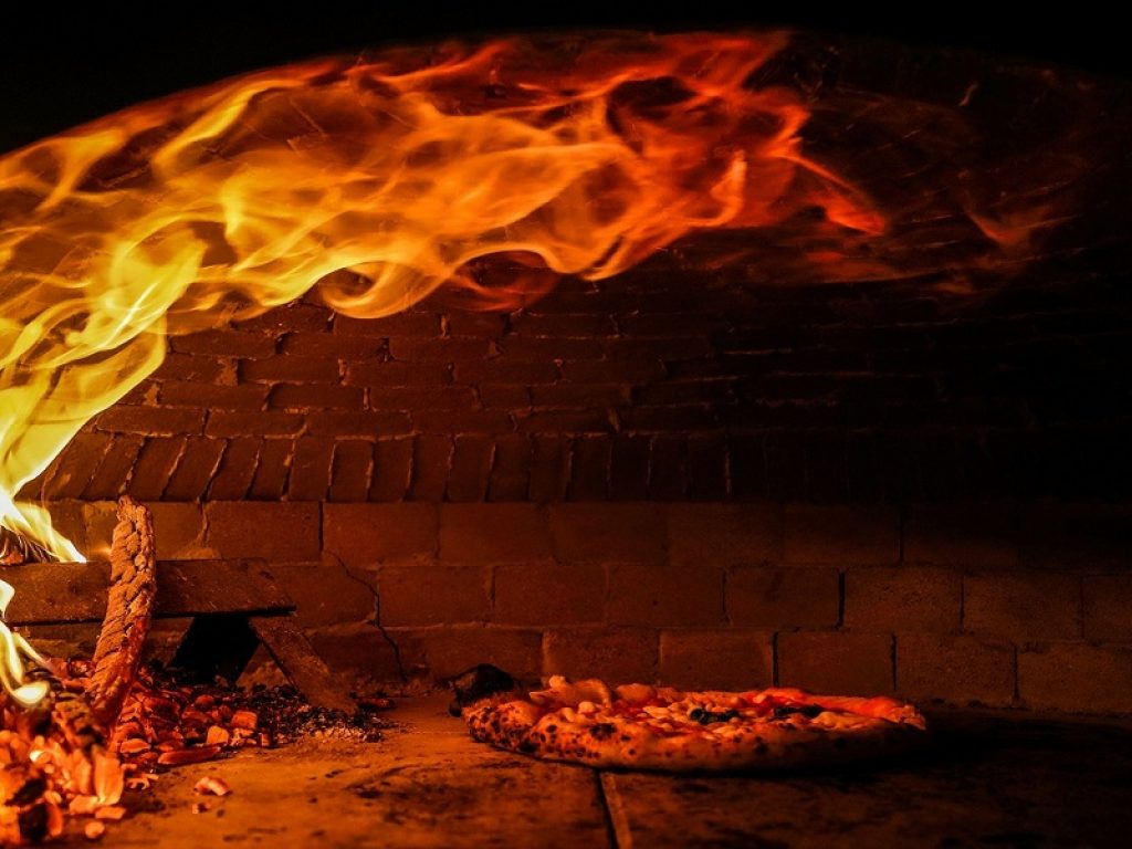 Pizza forno a legna, cibo