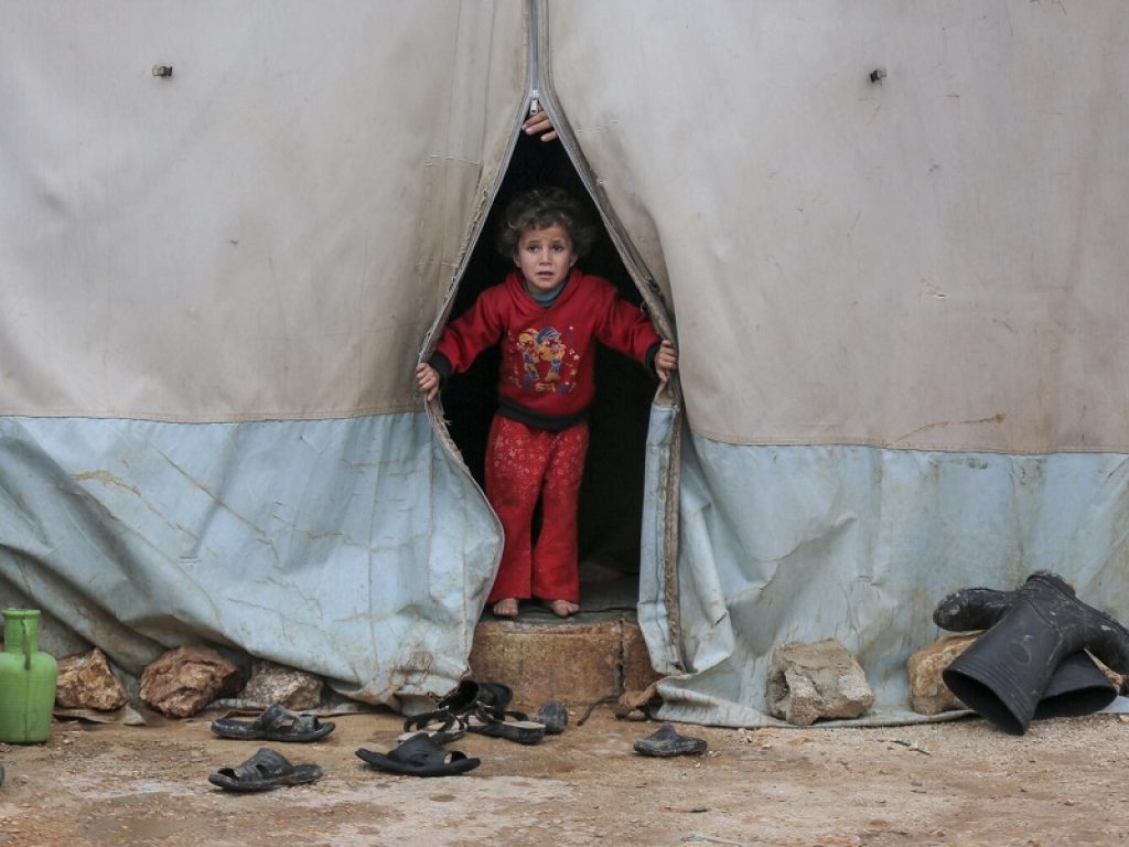 Un bambino in un campo profughi a 10 anni dalla guerra in Siria