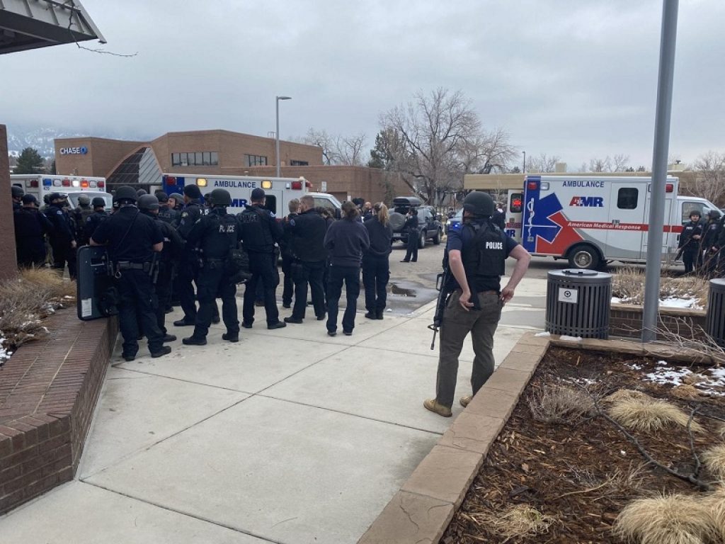 Boulder, Colorado, sparatoria supermercato intervento polizia