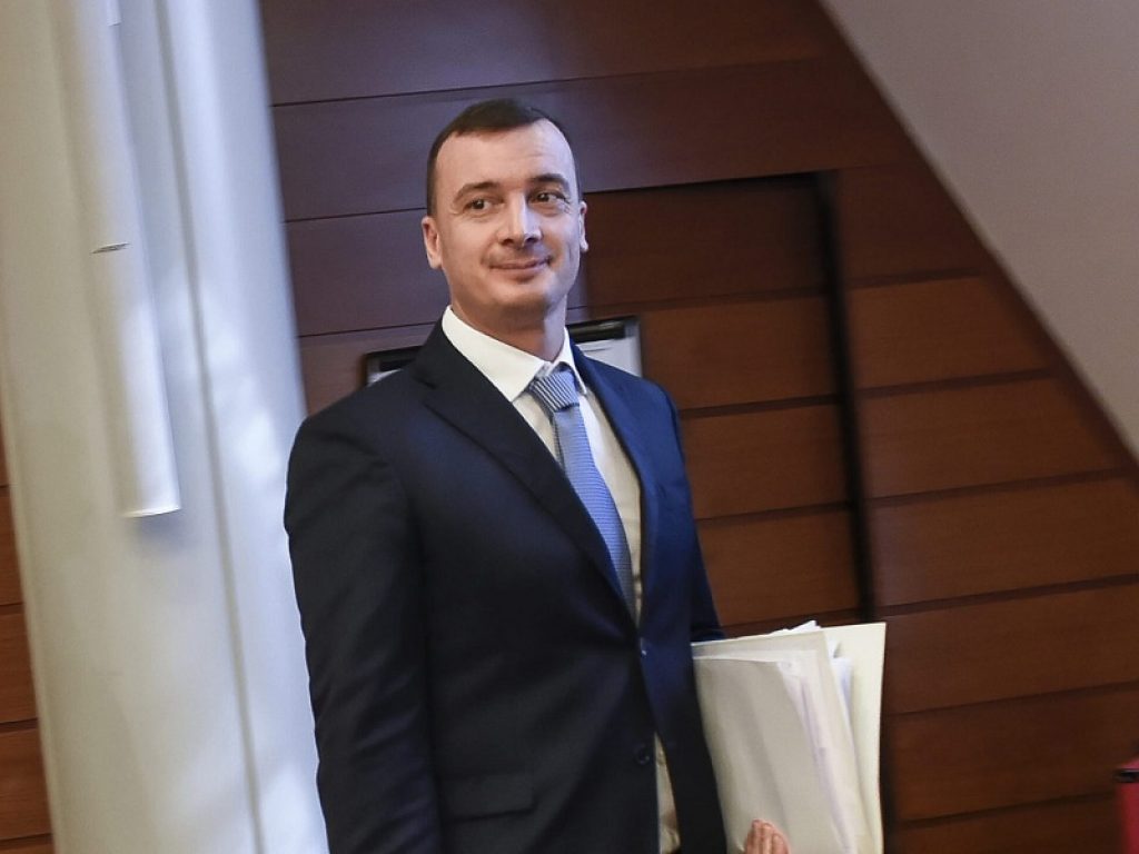 Frasi choc di Casalino: "Nel Pd cancri da estirpare"