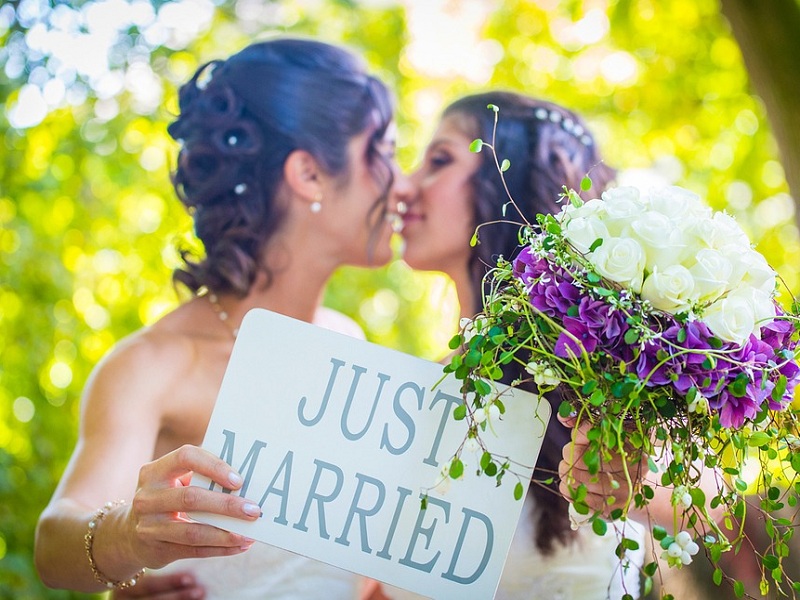 Matrimonio tra due donne la Chiesa non concede benedizione