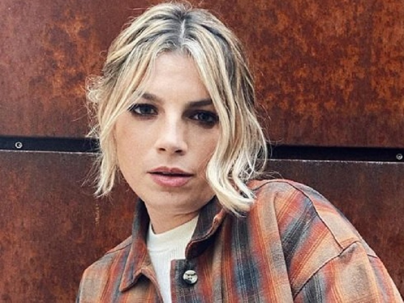 La cantante Emma Marrone nel cast di A casa tutti bene di Gabriele Muccino