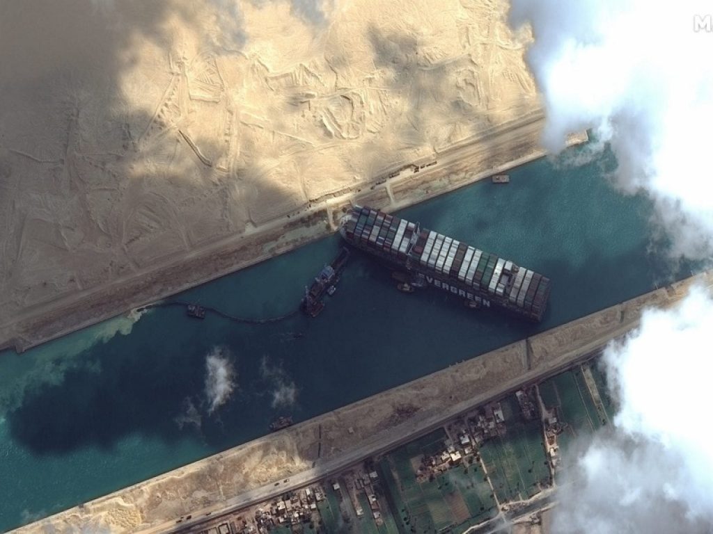 Nave Ever Given incagliata nel canale di Suez foto satellite Maxar