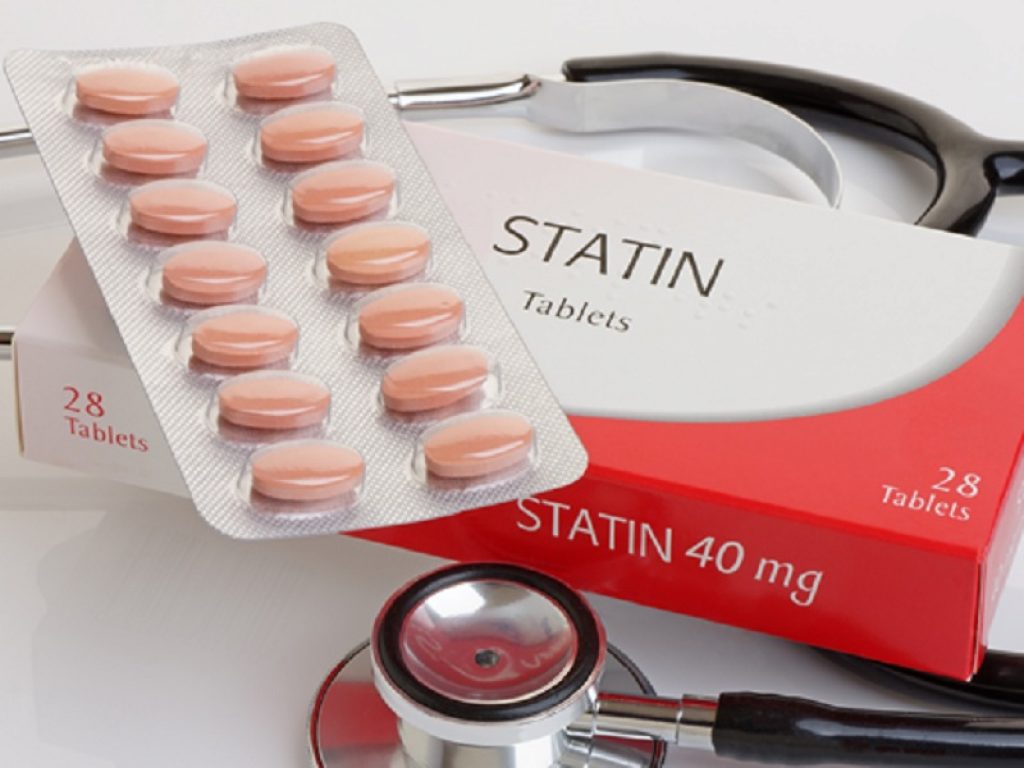 Una confezione di farmaci, statine in pasticche