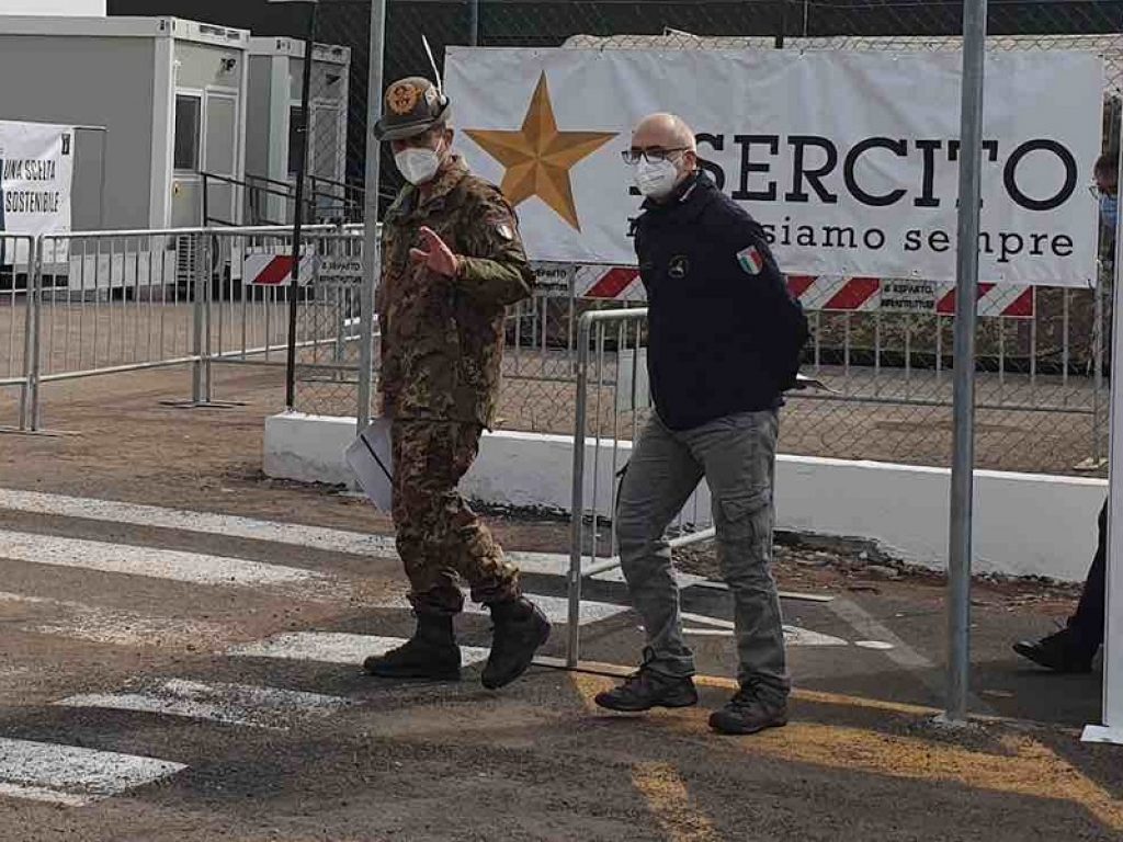 Il capo della Protezione Civile Curcio e il Commissario straordinario all'emergenza Covid Figliuolo vaccinati con AstraZeneca