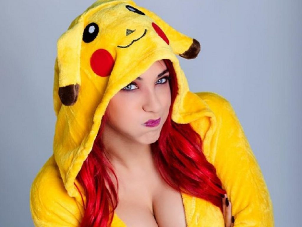 La cosplayer Himorta vestita da Pikachu