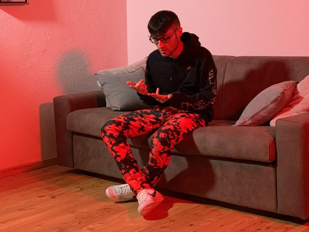 "Sbatti" è il nuovo singolo del rapper torinese Holy 420: il brano è disponibile online su tutte le piattaforme digitali