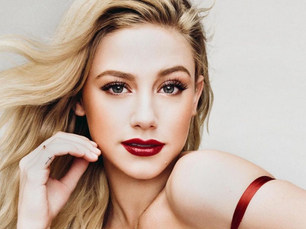 Lili Reinhart sarà protagonista del film Netflix "Plus/Minus"