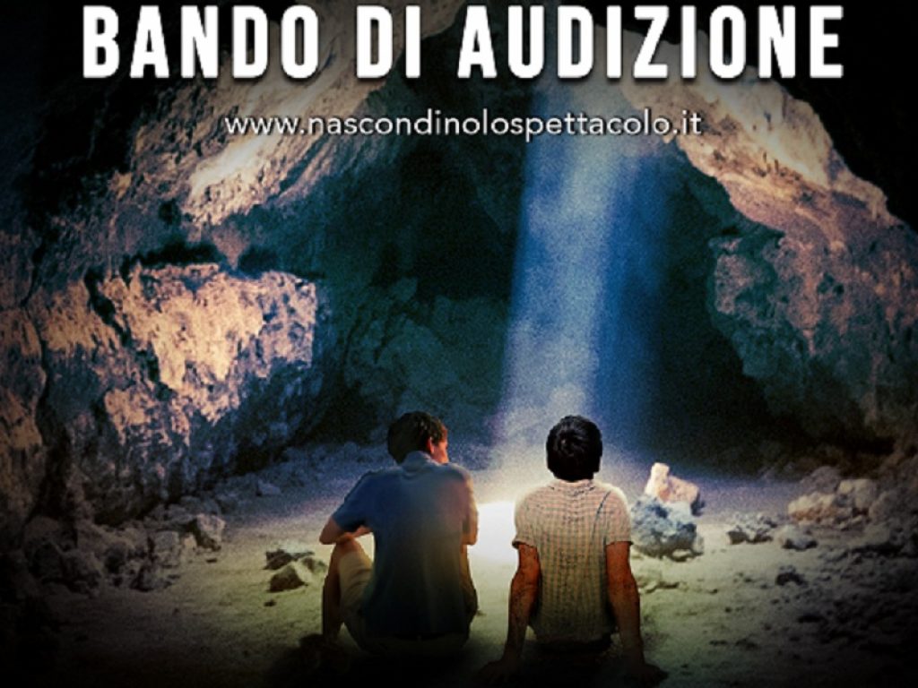 Due bambini in una grotta nella locandina per le audizioni dello spettacolo Nascondino