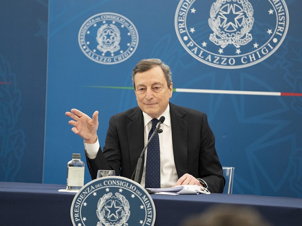 Il Governo Draghi ha depositato in commissione Bilancio del Senato un pacchetto di emendamenti alla Manovra: pronte anche le nuove regole sulle delocalizzazioni