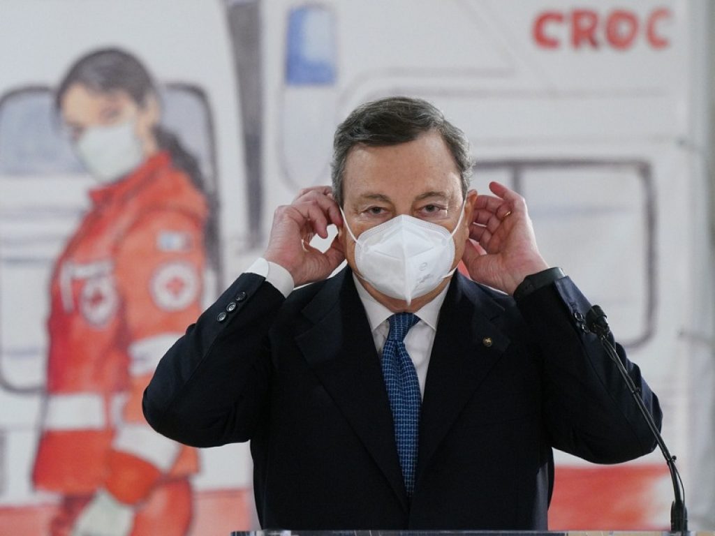 Obbligo vaccinale, terza dose ed estensione del Green pass: la linea del governo nella lotta al Covid illustrata dal premier Draghi
