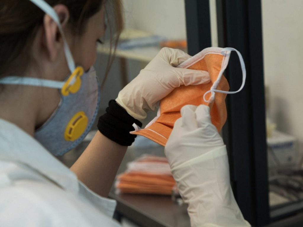 Un laboratorio per testare l'efficacia delle mascherine destinate al personale medico