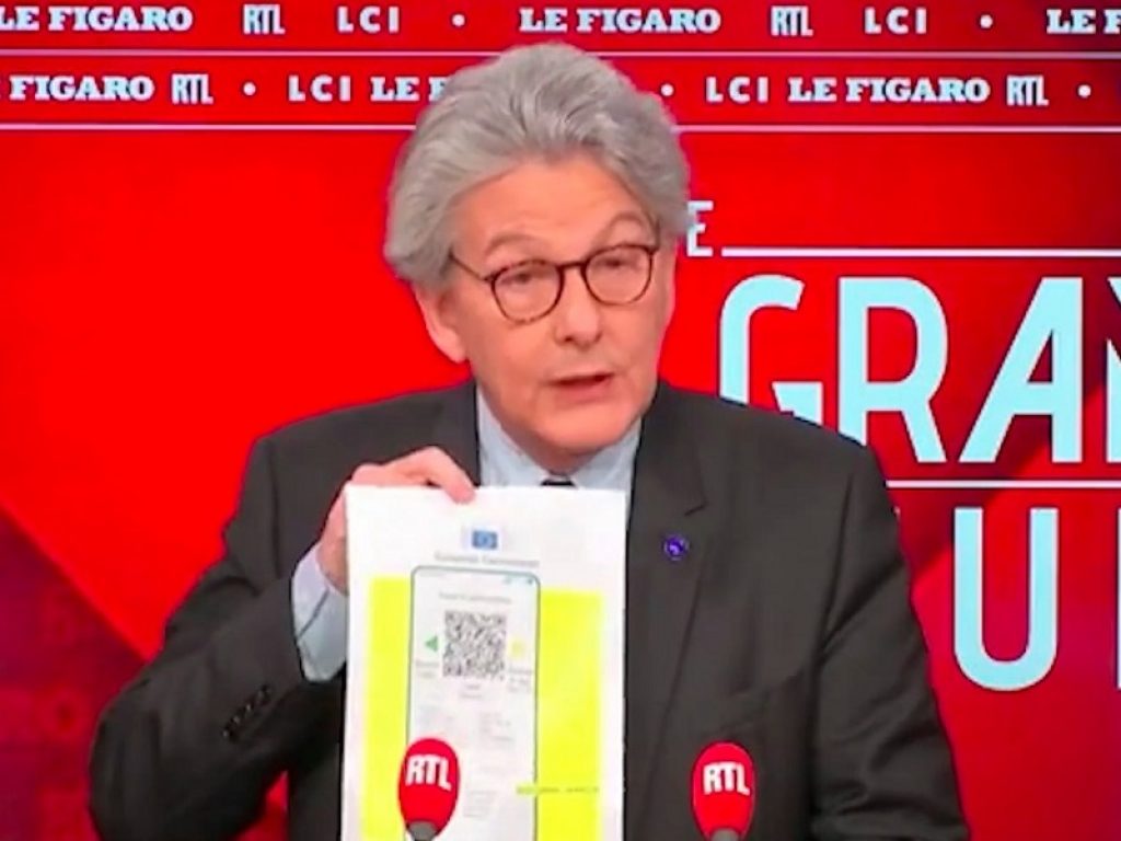 Breton presenta il passaport vaccinale per muoversi in UE