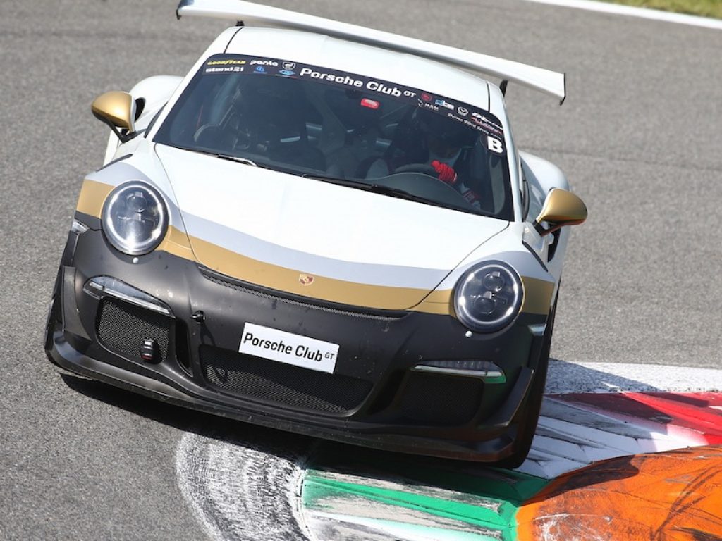 Porsche Club GT in pista