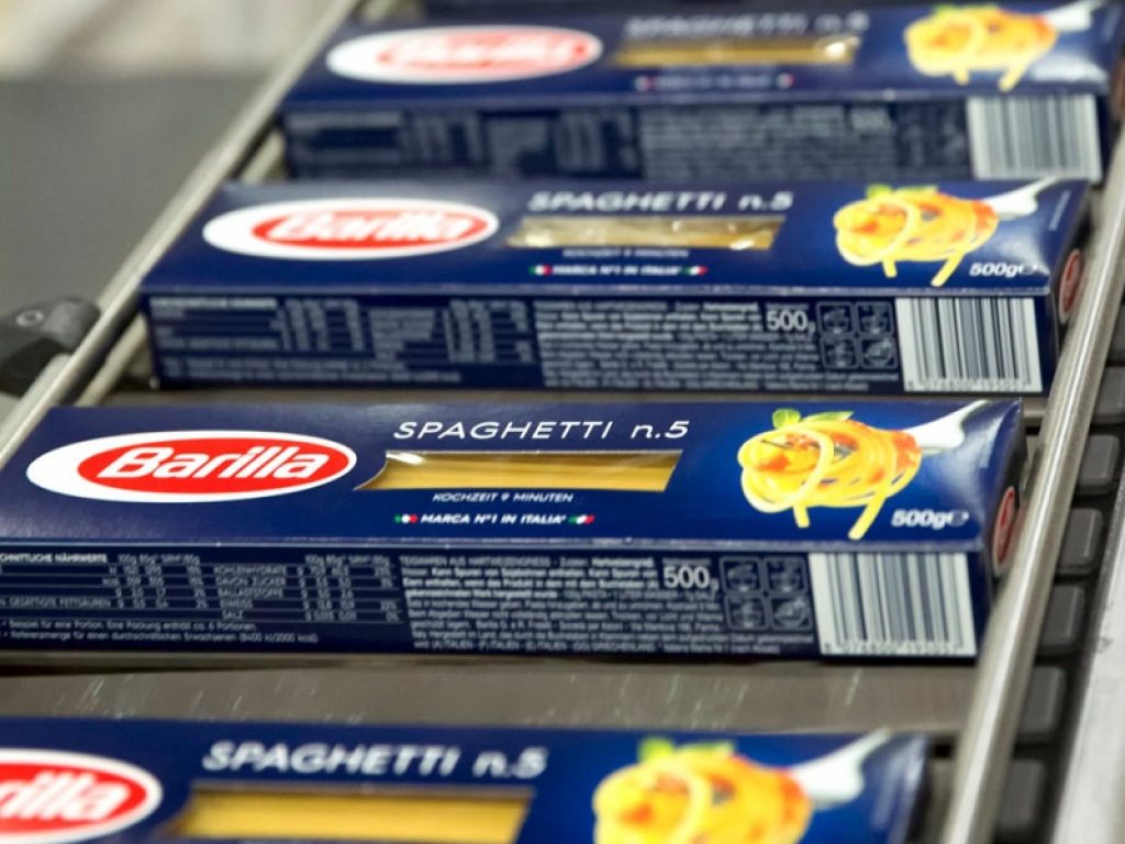 Confezioni di spaghetti Barilla in linea di produzione