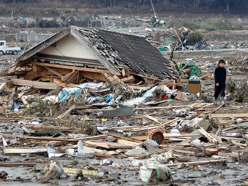 La distruzione delle case a Fukushima in Giappone dopo lo tsunami