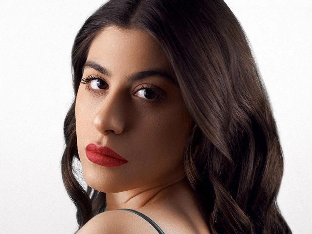 La cantante Ester Cesile, musica