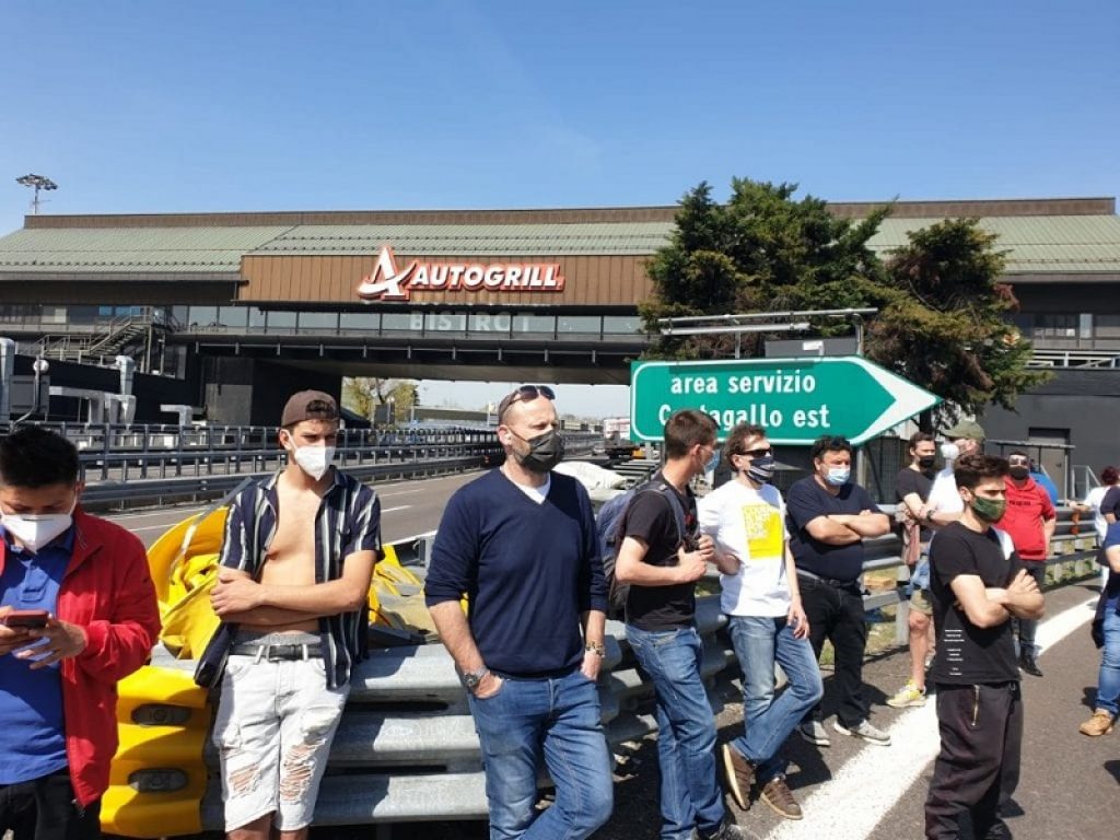 La protesta dei ristoratori all'Autogrill di Cantagallo