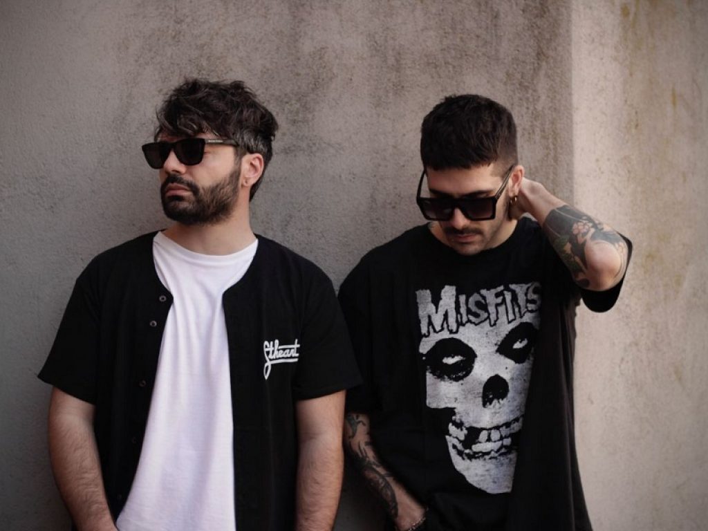 Luci Viola è il nuovo singolo dal sound fresco e ipnotico dei Solisumarte, in uscita dopo l’ottimo riscontro di Stare Lucido e Quella volta al mare