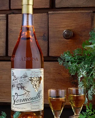 Una bottiglia di Vermouth di Torino, liquori