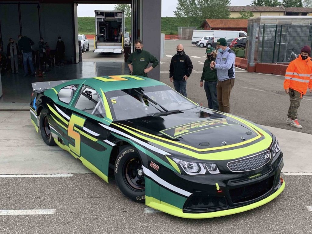 Test in Italia per Jacques Villeneuve: il canadese Campione del Mondo F.1 e F. Indy 500 ha girato sul circuito pavese “Tazio Nuvolari”