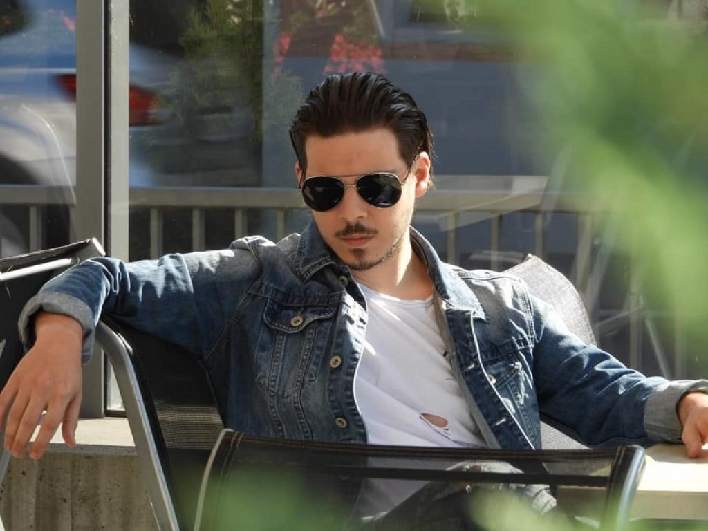 Il cantante Adriano Cassara, musica