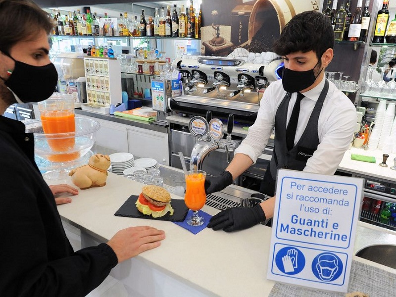 Bar coronavirus mascherine