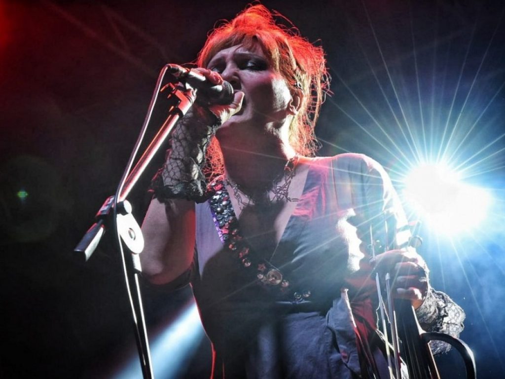 Premio Amnesty Emergenti, HER