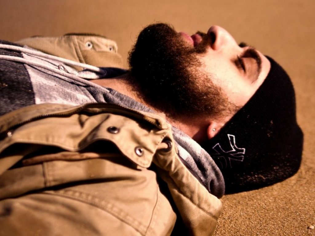 Il cantante Lo Straniero, musica