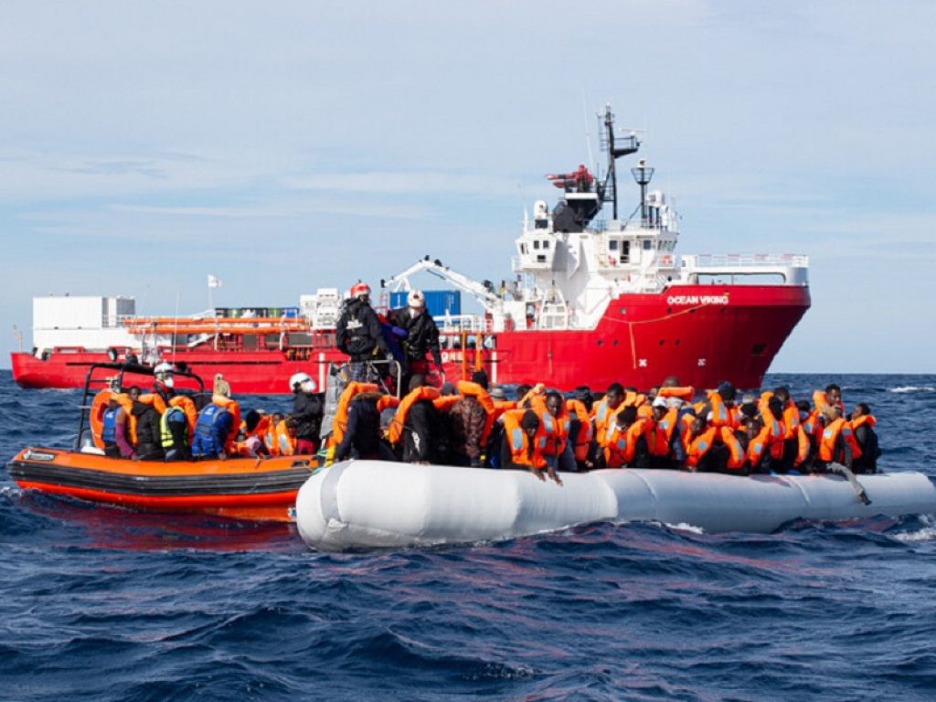 Nuova strage nel Mediterraneo, migranti