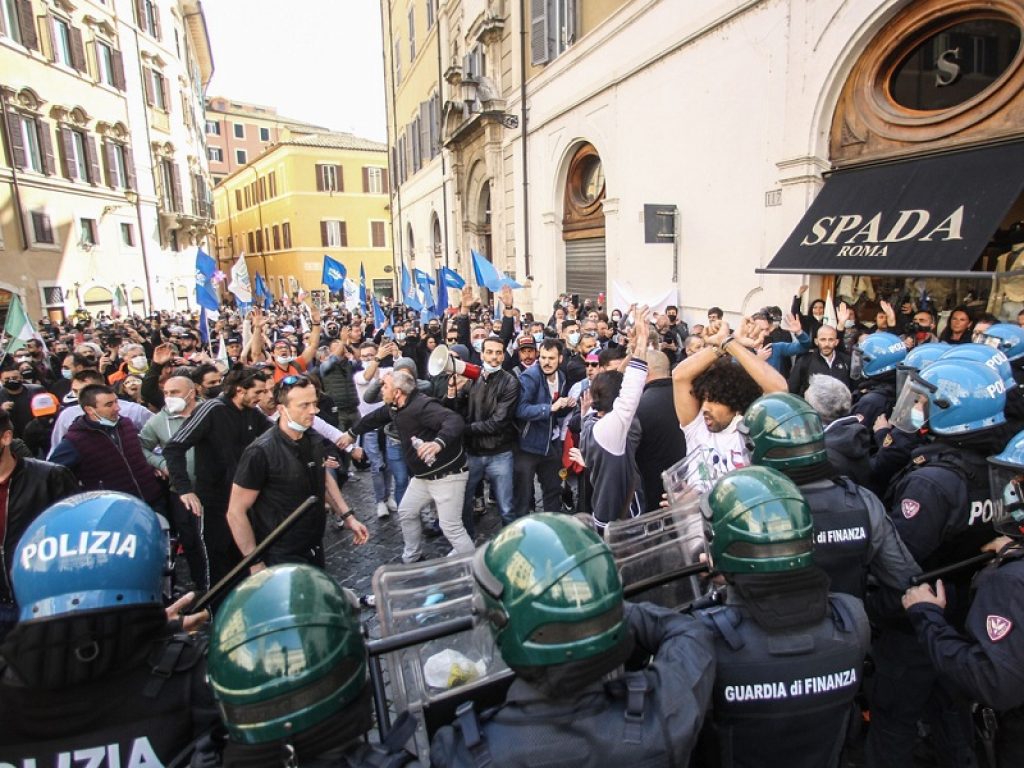 Scontri Montecitorio, cronaca