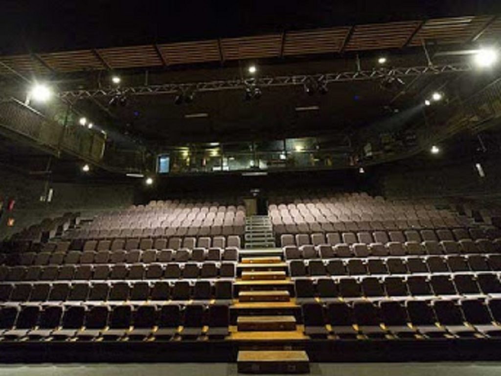 Gabriele Lavia legge Le Favole di Oscar Wilde nel primo appuntamento del Teatro Vascello che torna con gli spettacoli dal 7 maggio