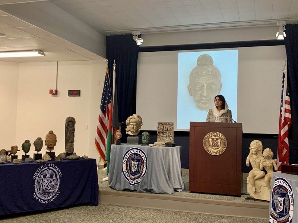 Gli Usa restituiscono all’Afghanistan le statue trafugate del Buddha
