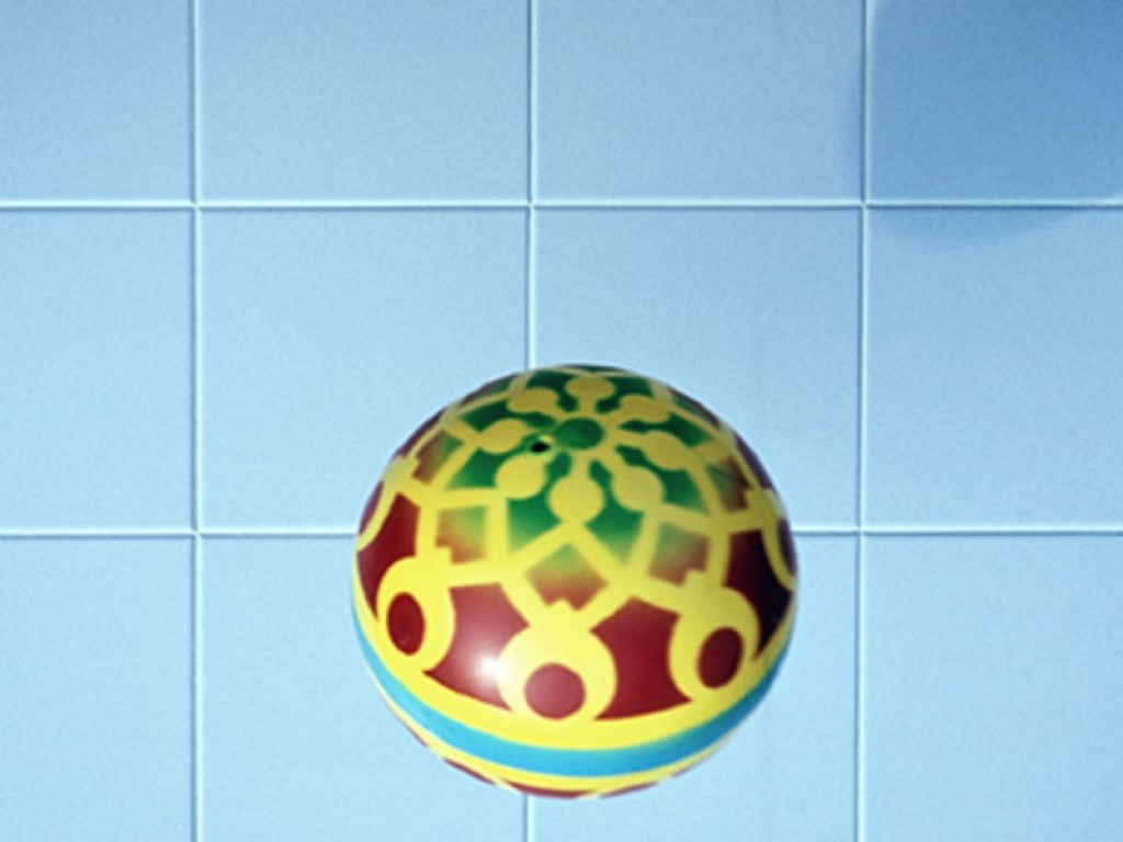 Un libro, un sito e una mostra per gli scatti di Luigi Ghirri nell’azienda Marazzi: il grande fotografo emiliano aveva realizzato negli anni Settanta una serie di scatti per la fabbrica di ceramiche