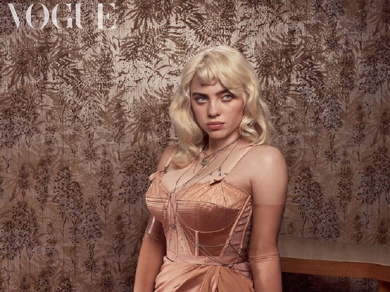 Billie Eilish sexy in lingerie per vogue