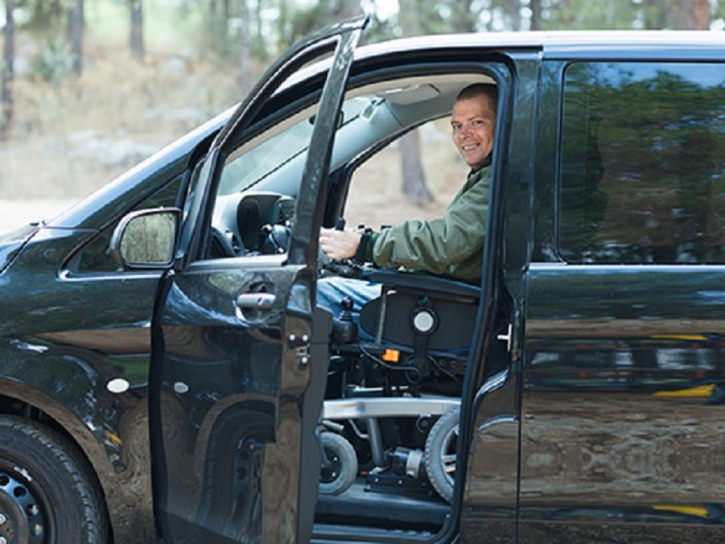 Reinserimento sociale, l’Inail vicino ai propri assistiti con misure volte a favorire i conducenti di autovetture tra cui adattamenti e modifiche della strumentazione dei veicoli di guida