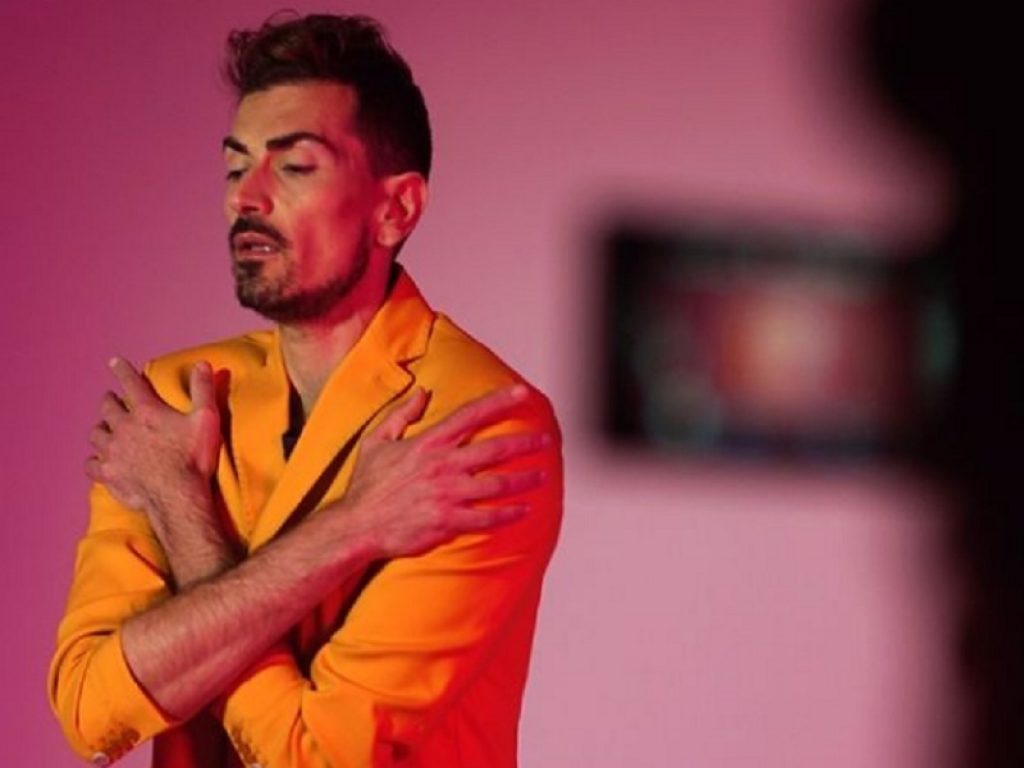 Eliam, nome d'arte di Lamberto Mancini, debutta con il nuovo singolo “Eroi” presente in tutte le piattaforme digitali