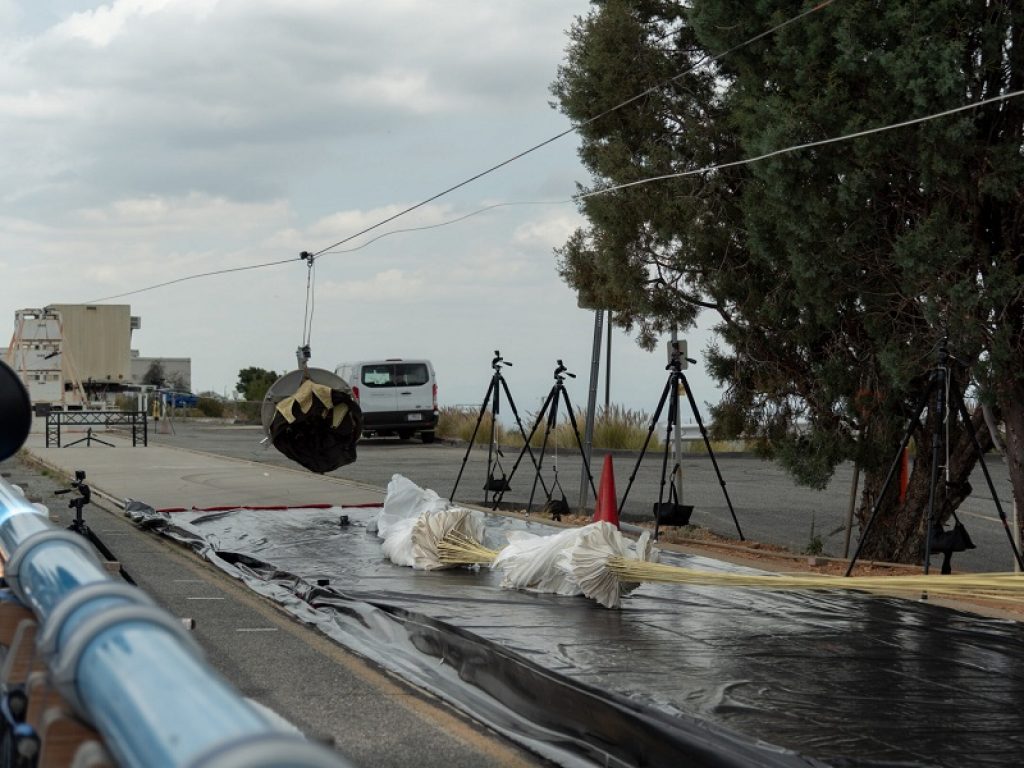 ExoMars 2022: il sistema che aiuterà a far posare su Marte il rover Rosalind Franklin ha completato i test di estrazione dinamica a terra sul primo paracadute principale