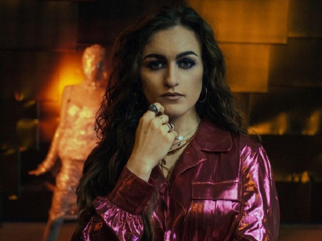 Love me, stanotte è il singolo d'esordio di Neo blu