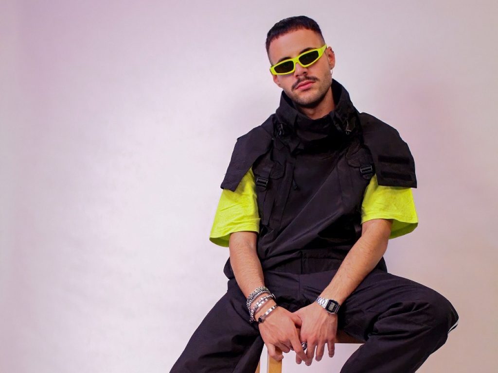 Raffaele Renda, che ha preso parte all’ultima edizione di Amici arrivando alle fasi finali del programma, torna con il nuovo singolo "Focu Meu"