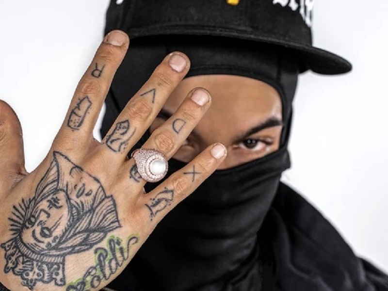 Sfera ebbasta gioielli aporro