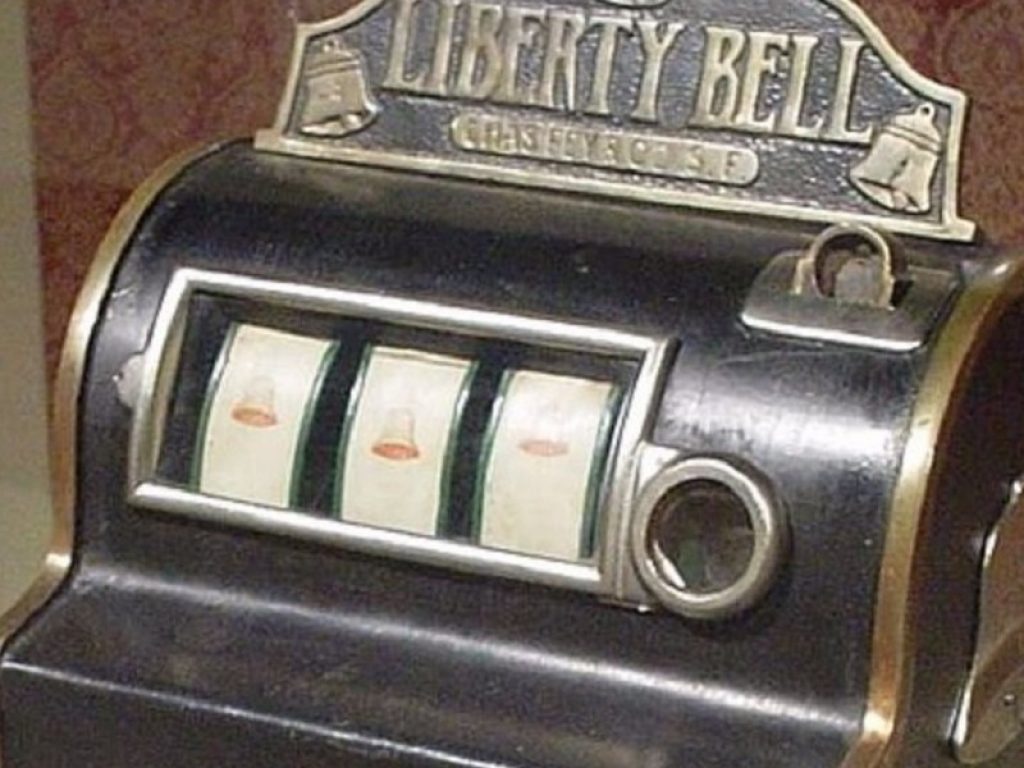 Slot machine: storia, vincite famose e galline pazze