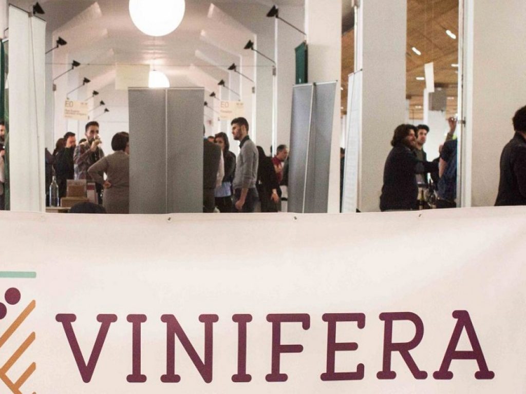 La quarta edizione di Vinifera, la mostra mercato dedicata ai vini dell’arco alpino, torna ad animare la Fiera di Trento il 26 e il 27 marzo 2022