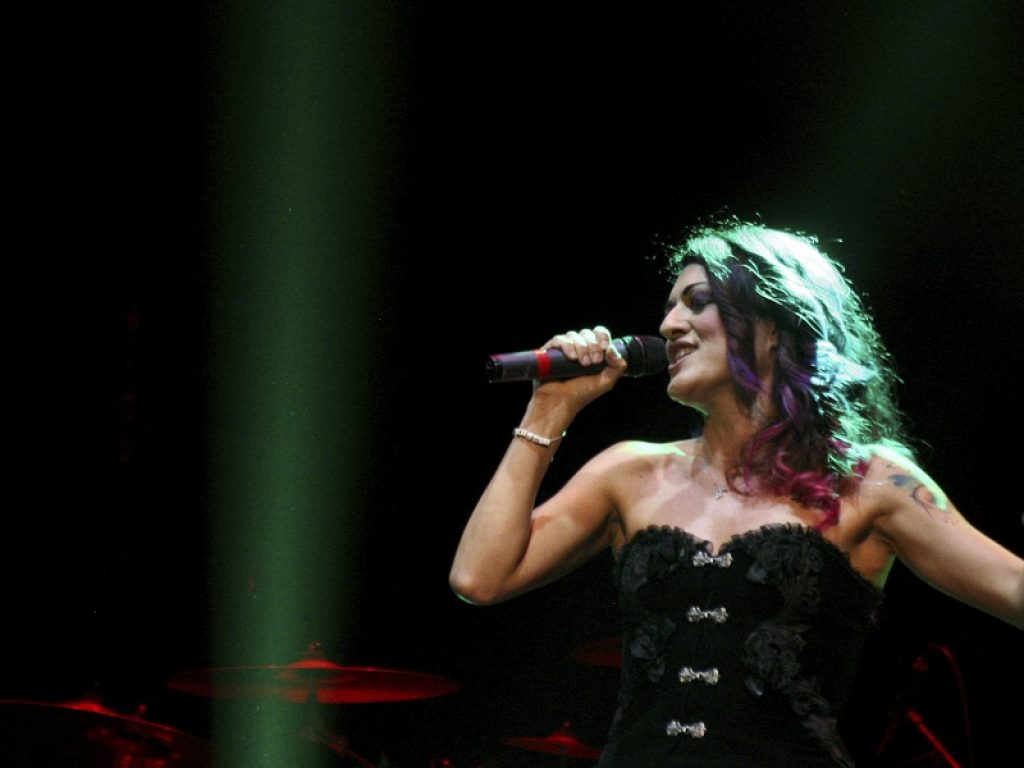 Medio-crazy è il nuovo brano dei Visionarya